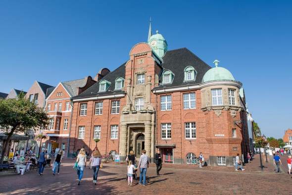 SW-Foto: Buxtehuder Rathaus, ein altes Backsteingebäude